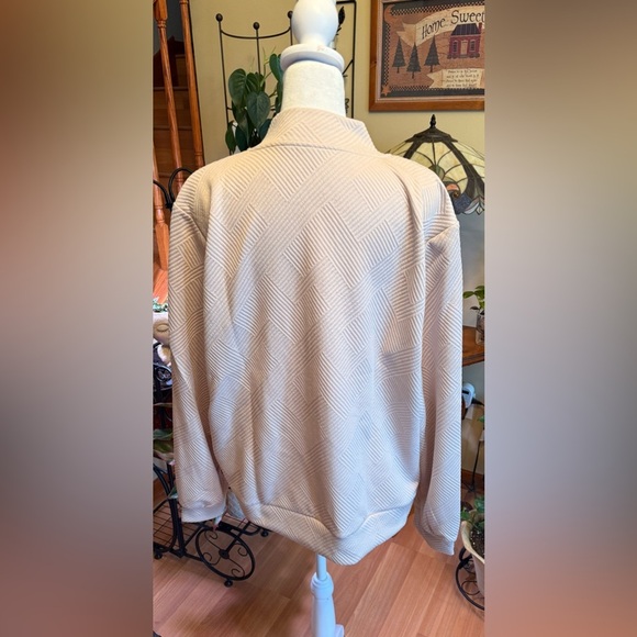 NWOT Women’s Beige Zip-Up Sweater Size XL Textured Long Sleeves Polyester - Picture 2 of 13
